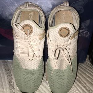 New Balance 247 size 12 Color Cream/Mint